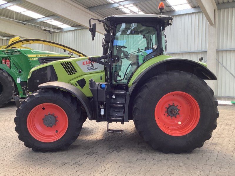 Claas Axion 810
