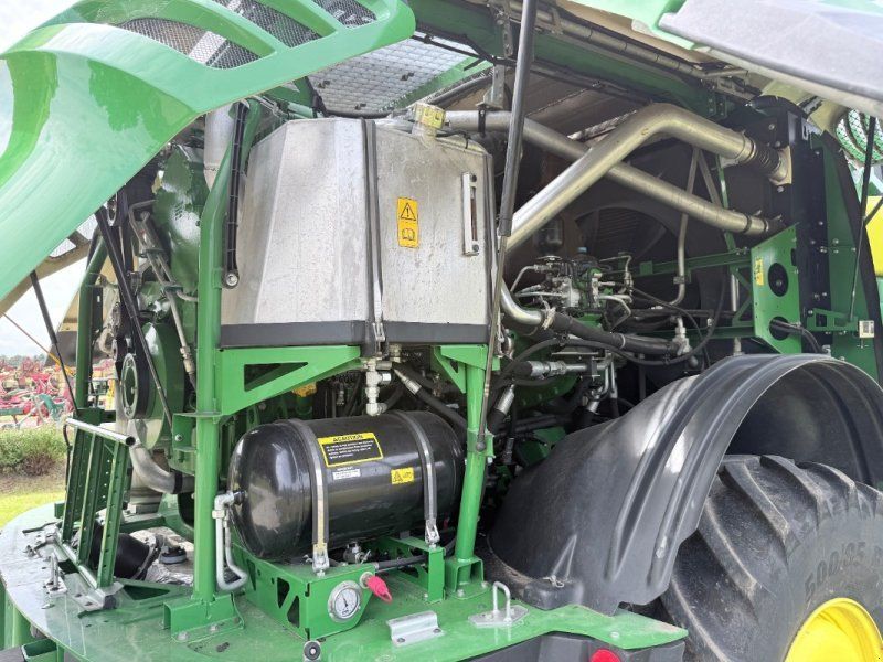 John Deere 8300