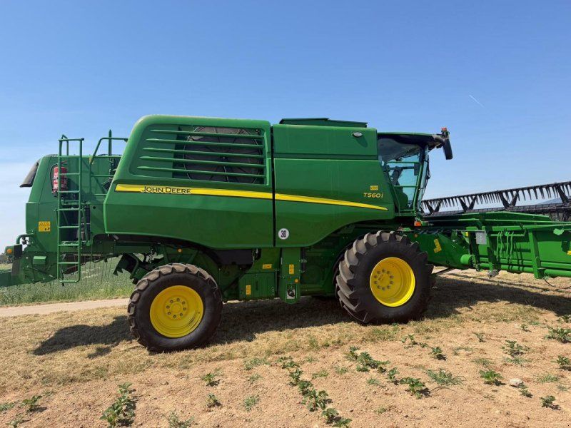 John Deere T560