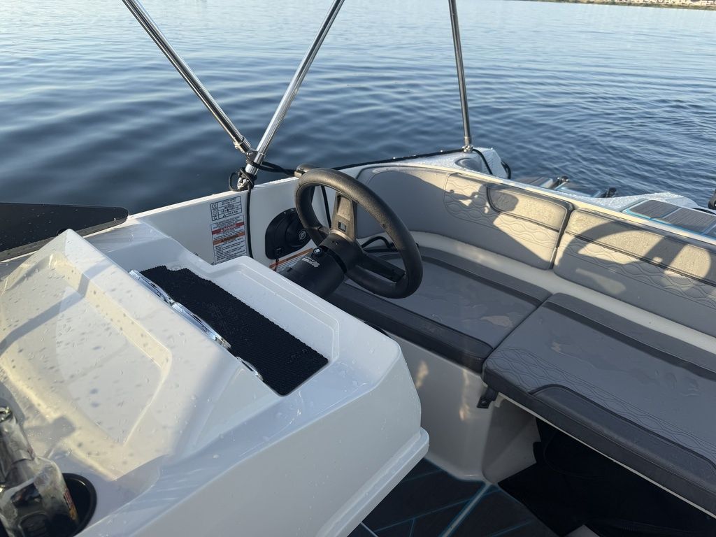 Bayliner M17 speedboot 100 PK mercury DEMO 2026