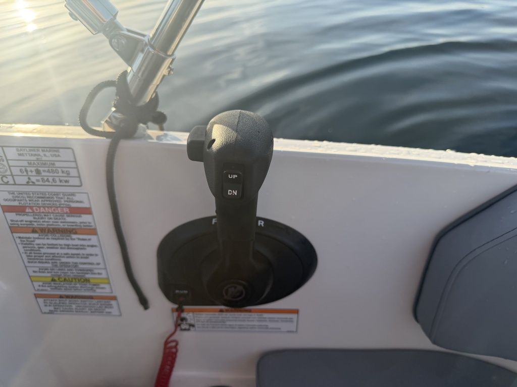 Bayliner M17 speedboot 100 PK mercury DEMO 2026