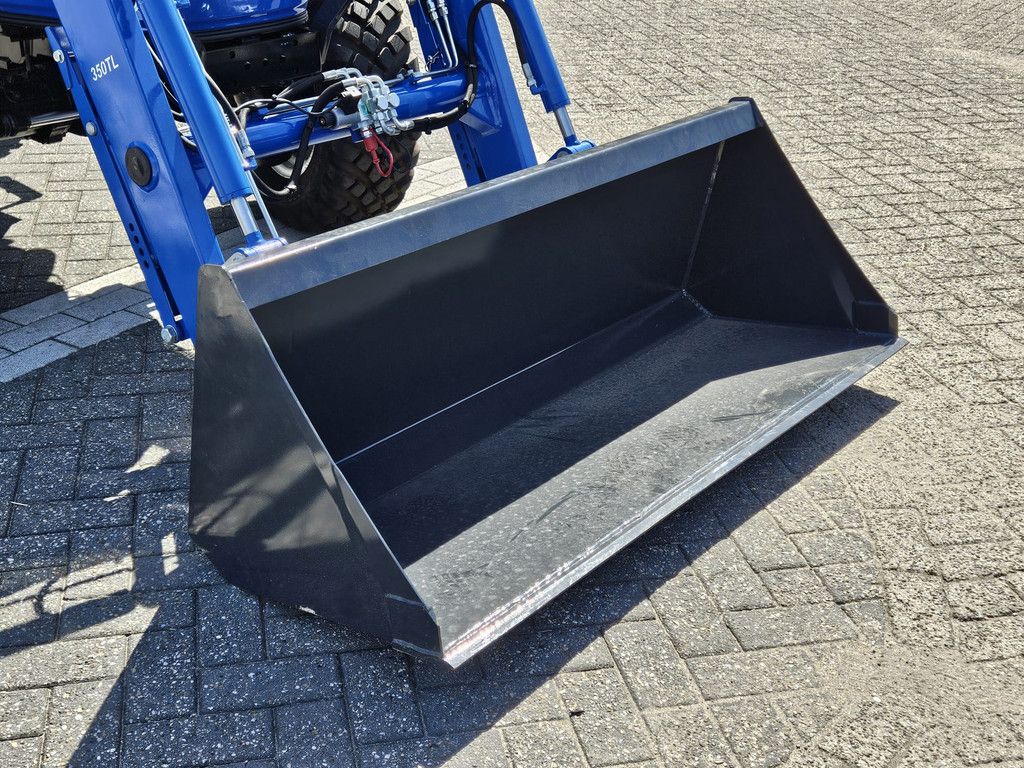 New Holland Boomer 55 HST met voorlader