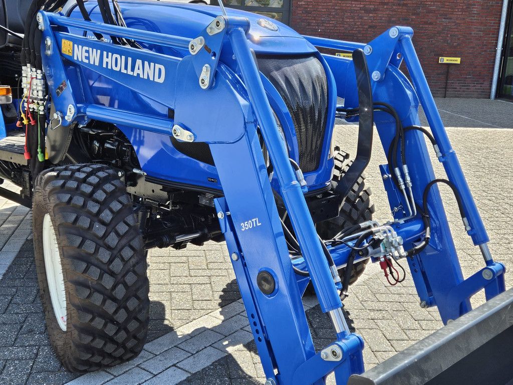 New Holland Boomer 55 HST met voorlader