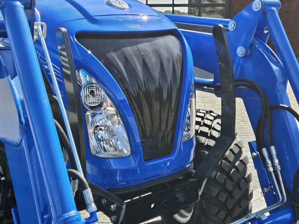 New Holland Boomer 55 HST met voorlader