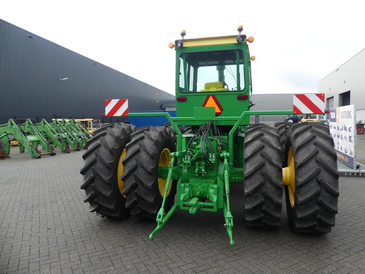 John Deere 7520