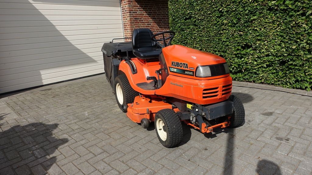 Kubota G18 Zitmaaier met opvangbak