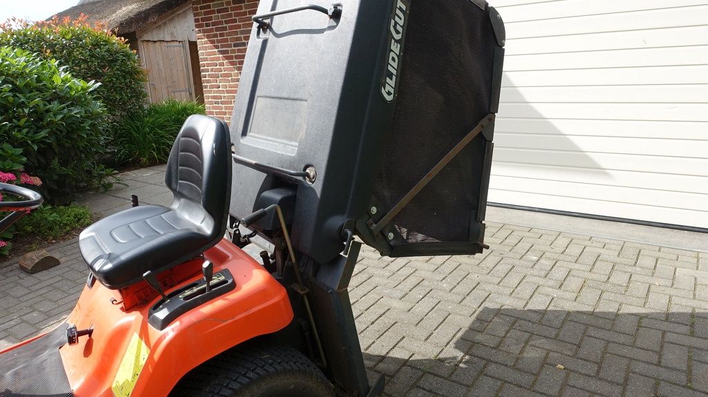Kubota G18 Zitmaaier met opvangbak