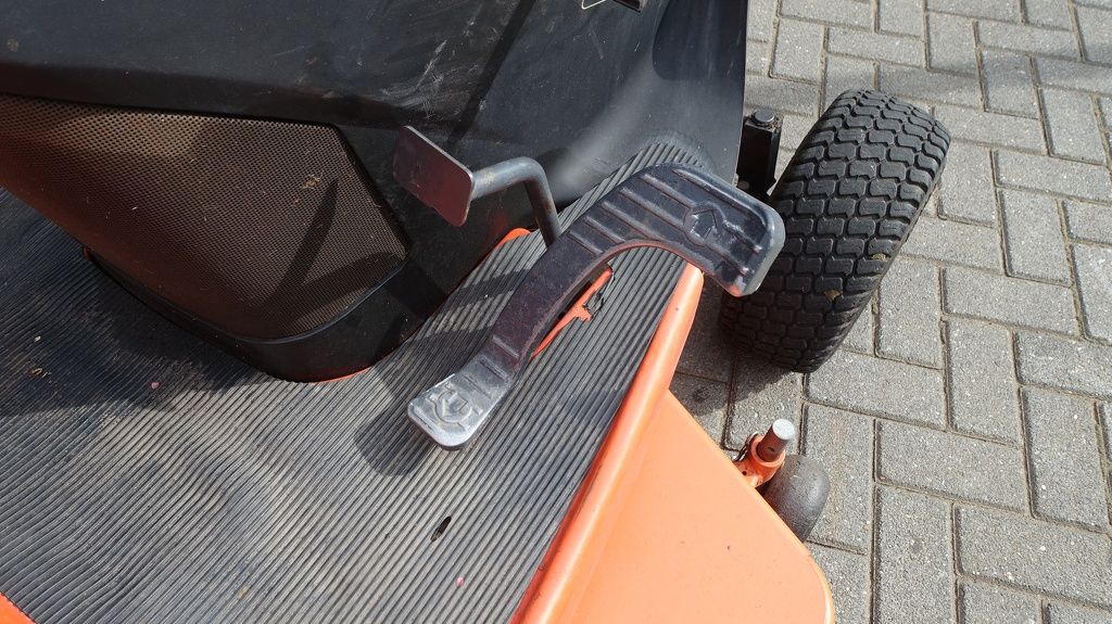 Kubota G18 Zitmaaier met opvangbak