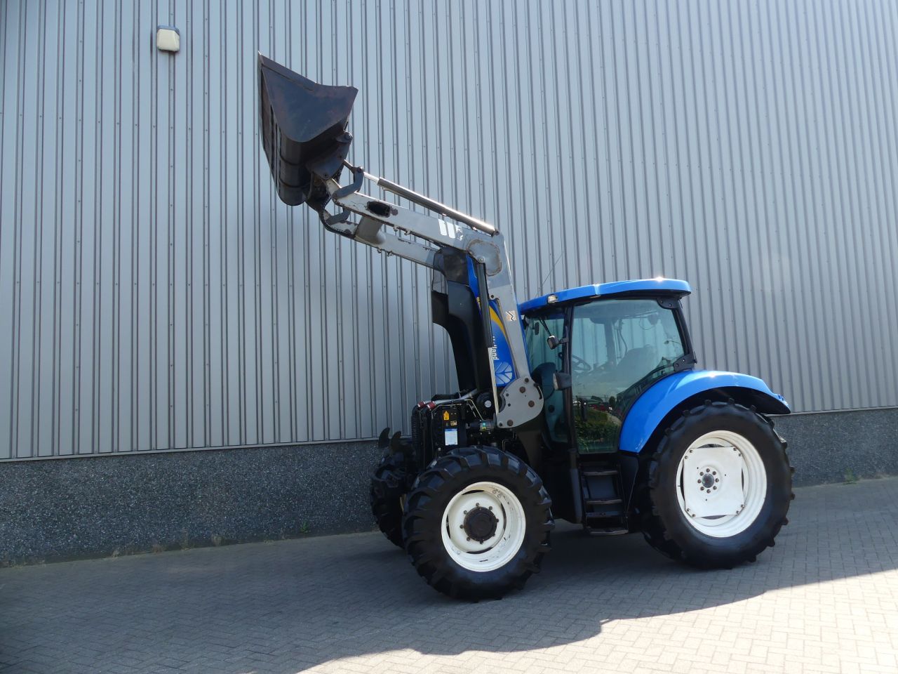New Holland T6020 met voorlader