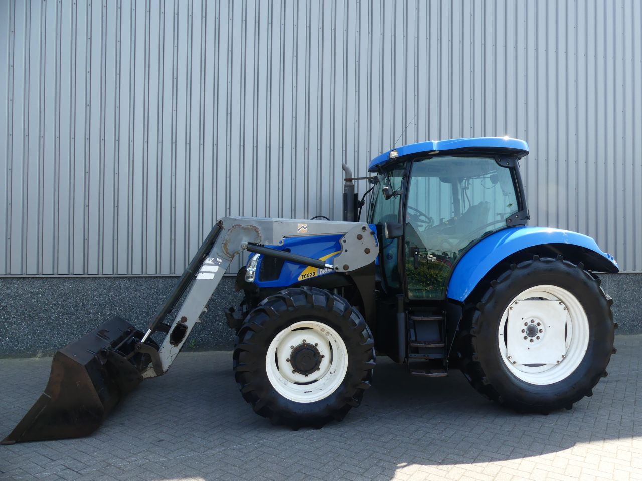 New Holland T6020 met voorlader