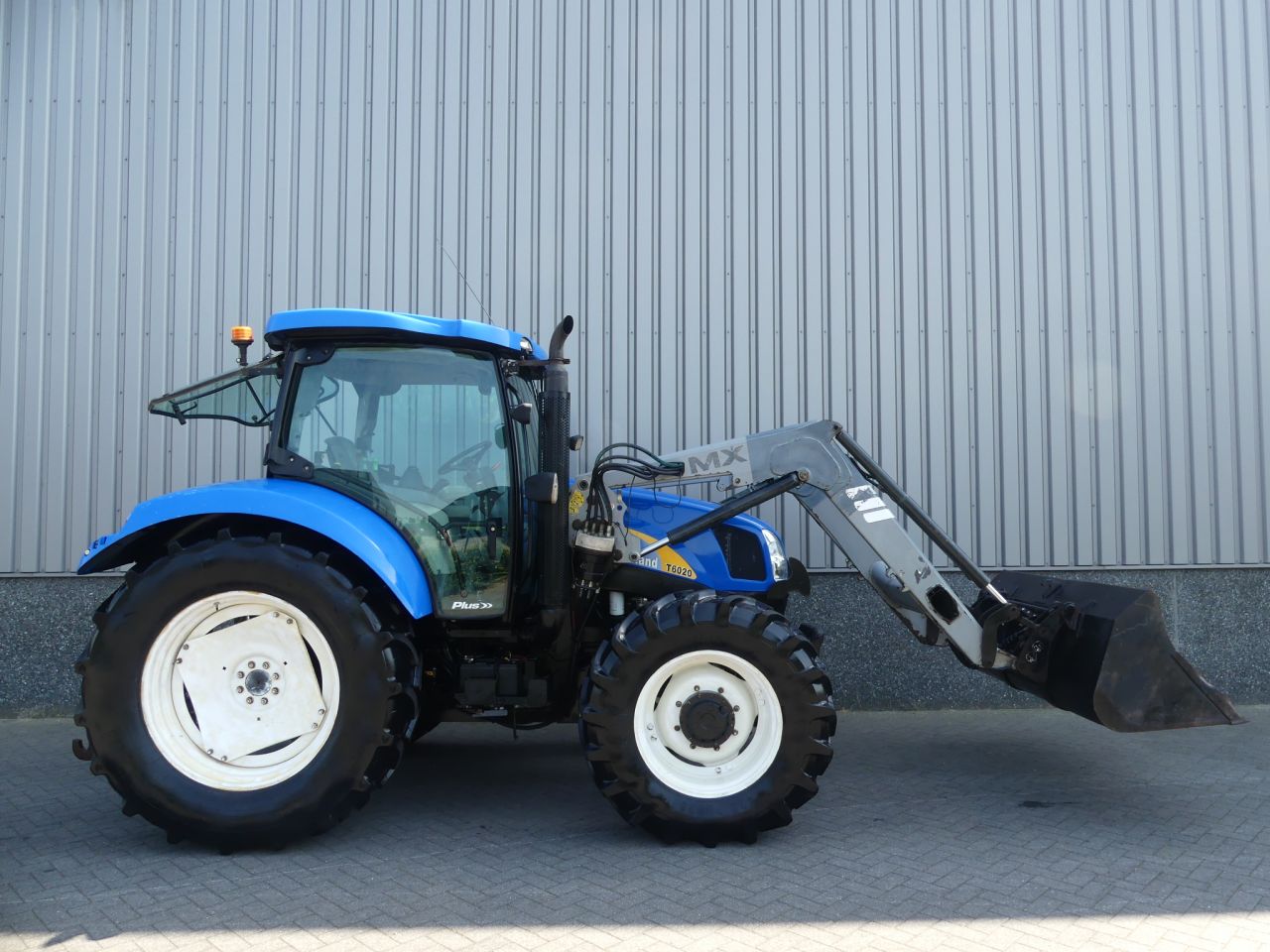 New Holland T6020 met voorlader