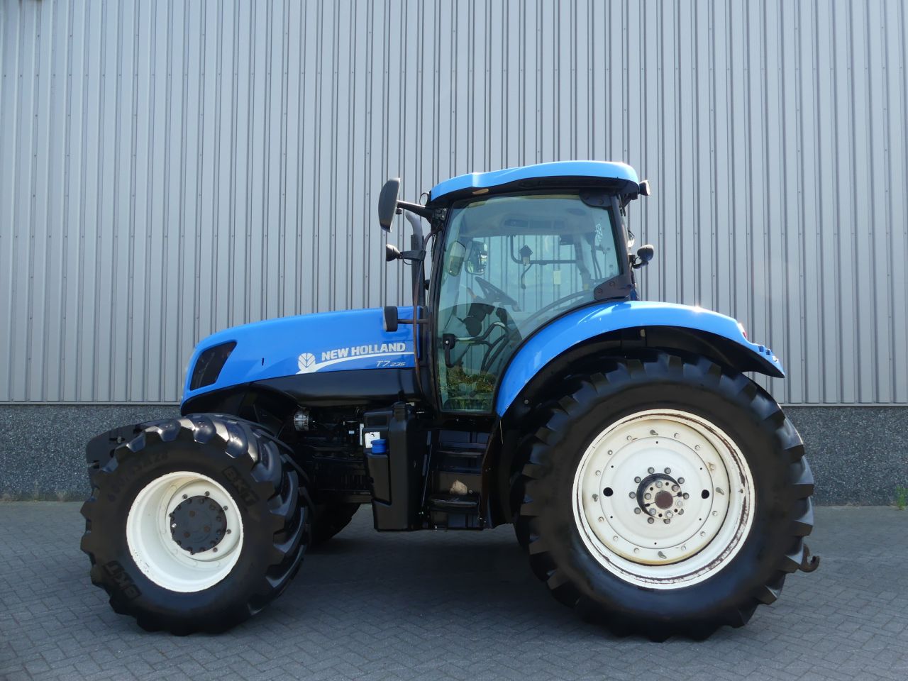 New Holland T7.235 Supersteer