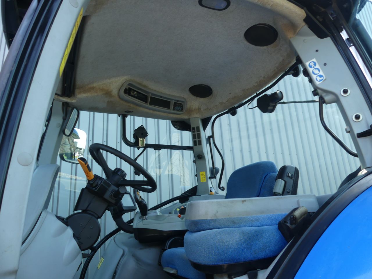 New Holland T7.235 Supersteer