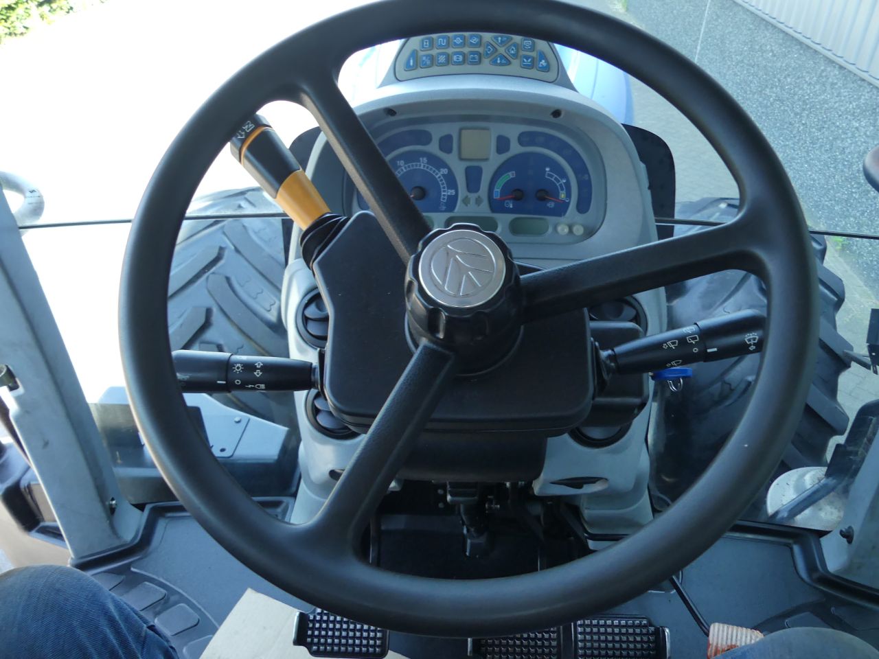 New Holland T7.235 Supersteer