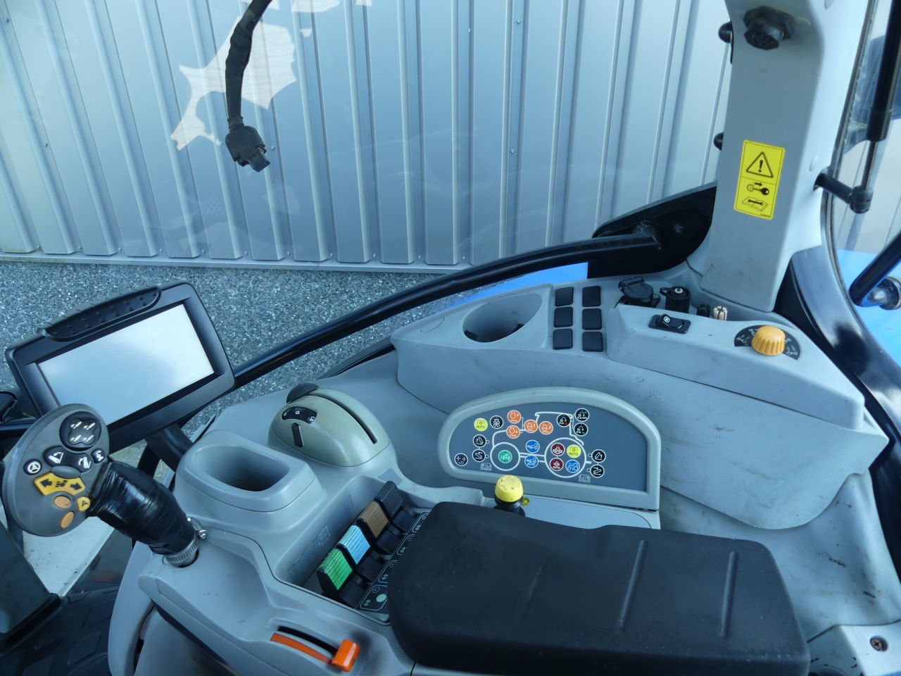 New Holland T7.235 Supersteer