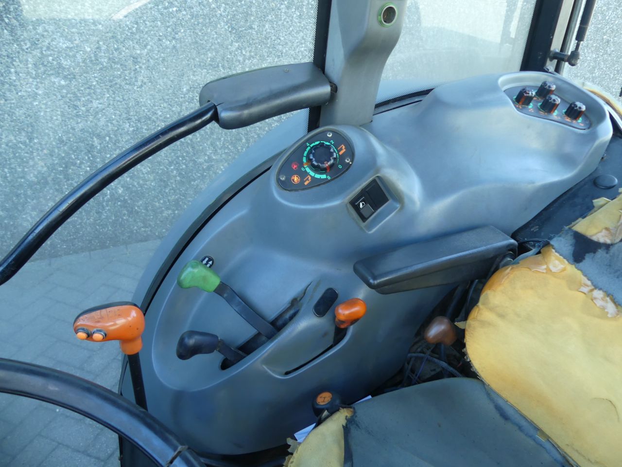 New Holland TN90F Supersteer semi smalspoor