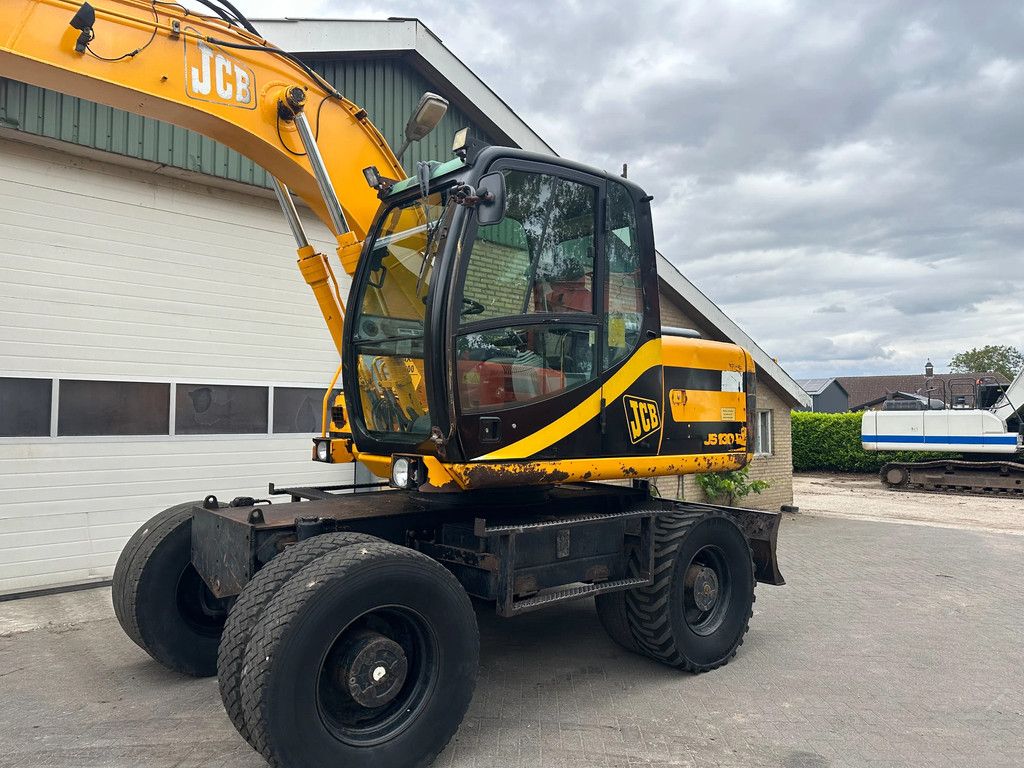 JCB JS130W