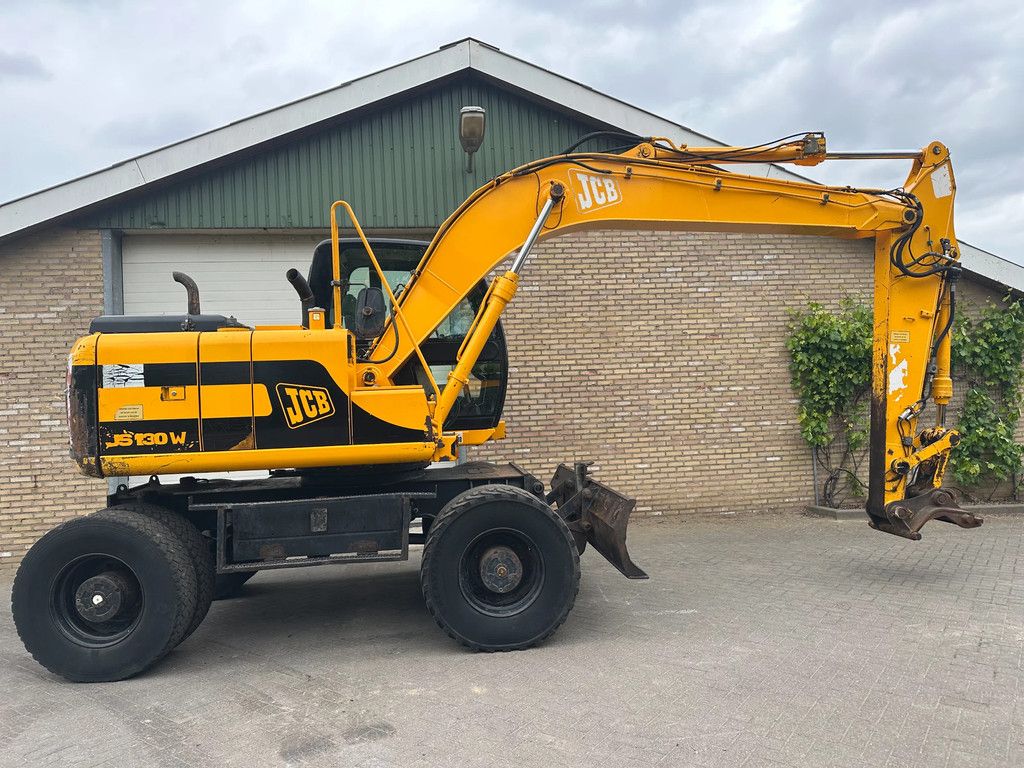 JCB JS130W