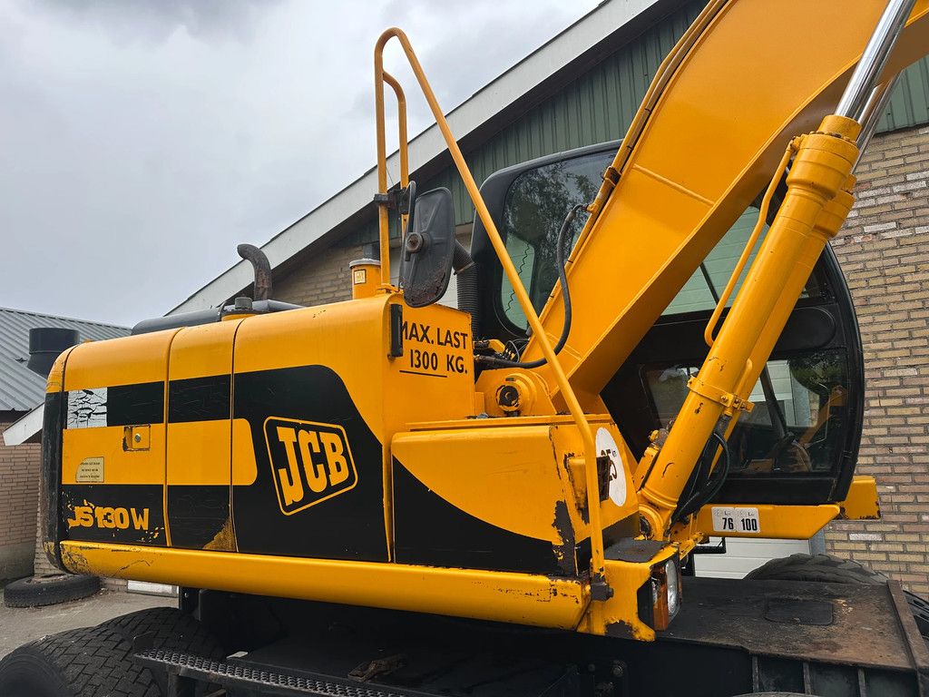 JCB JS130W
