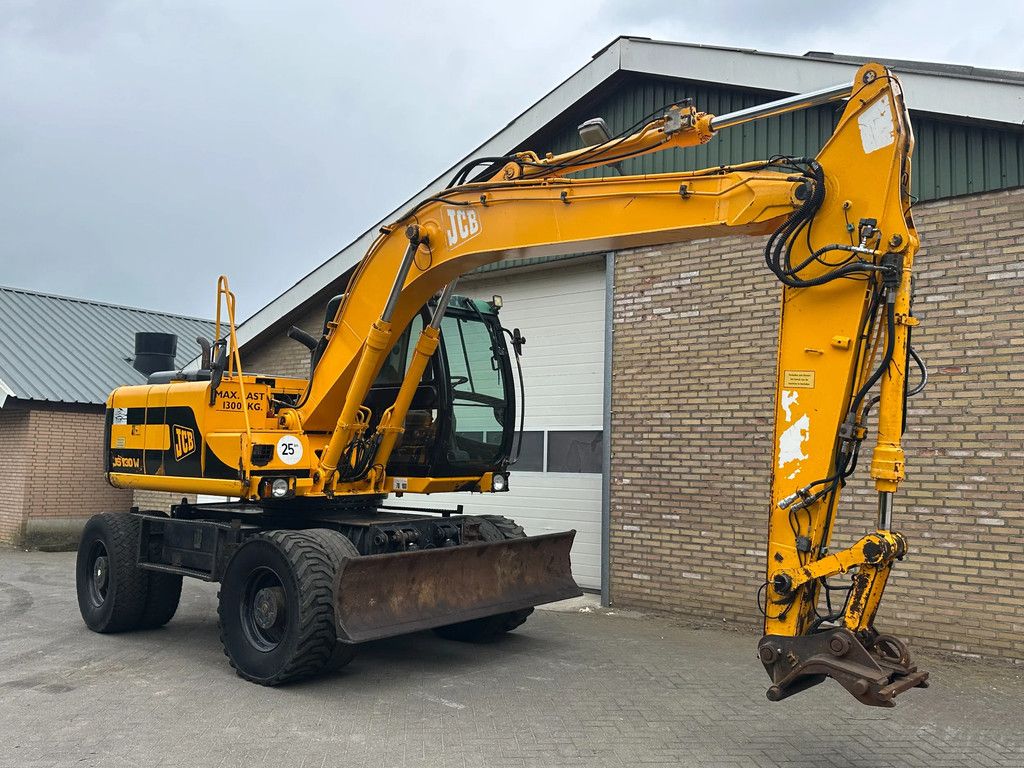 JCB JS130W