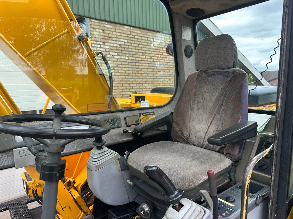 JCB JS130W