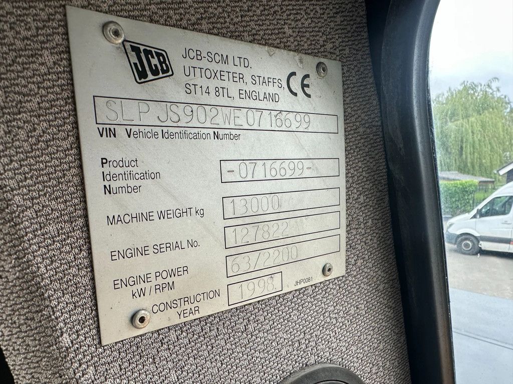JCB JS130W