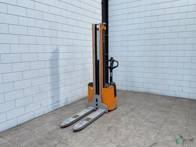 Stackers Electric Still EGV12 2005 Free lift