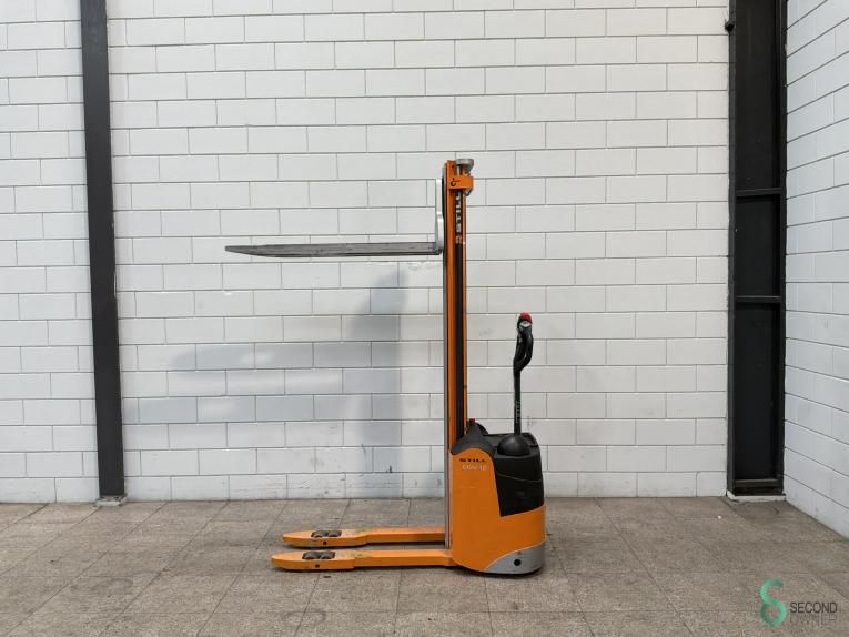 Stackers Electric Still EGV12 2005 Free lift