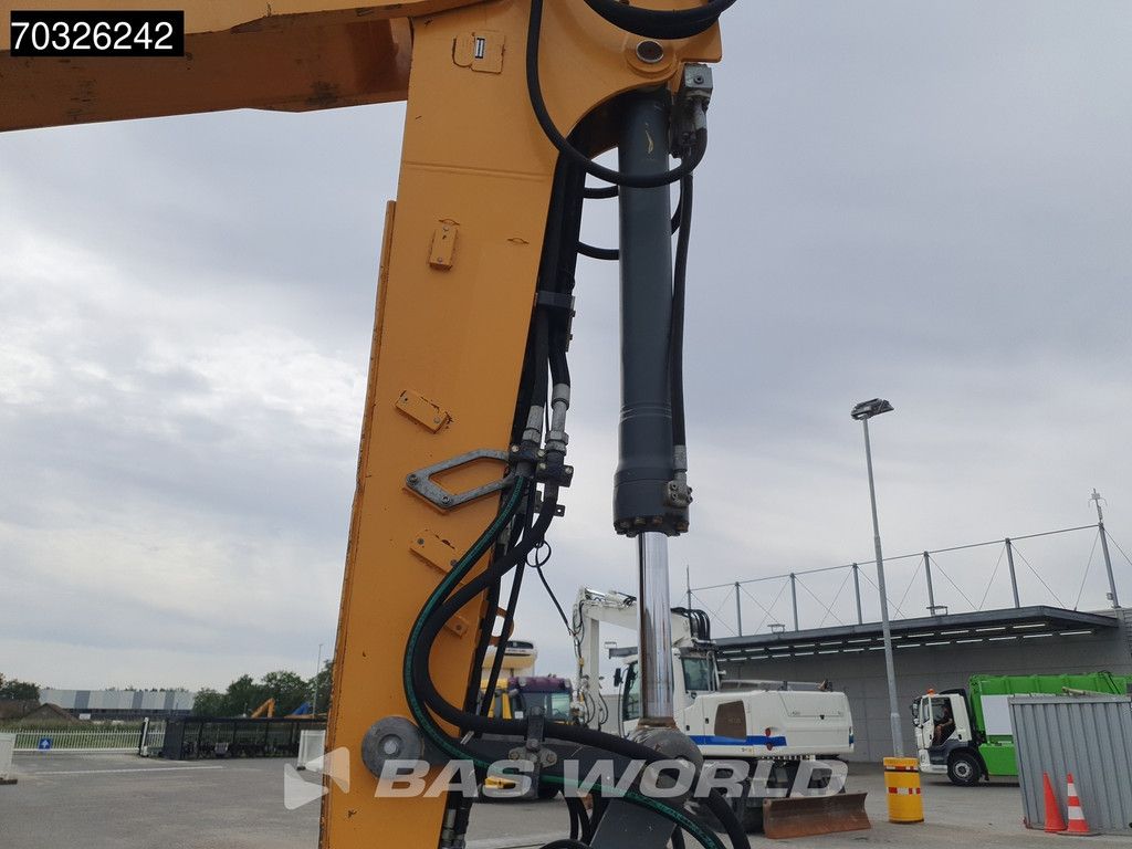 Liebherr A920