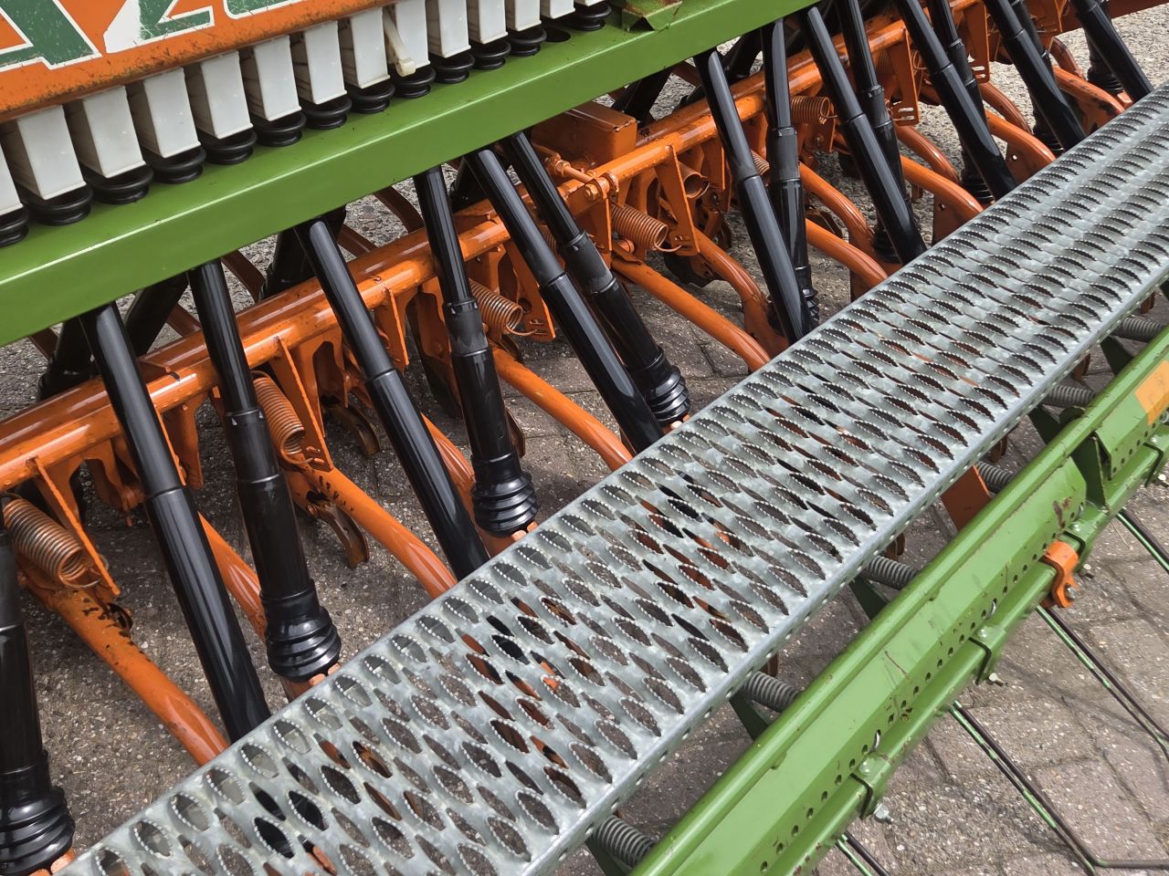 Amazone D8-30E zaaimachine 35 Uitlopen