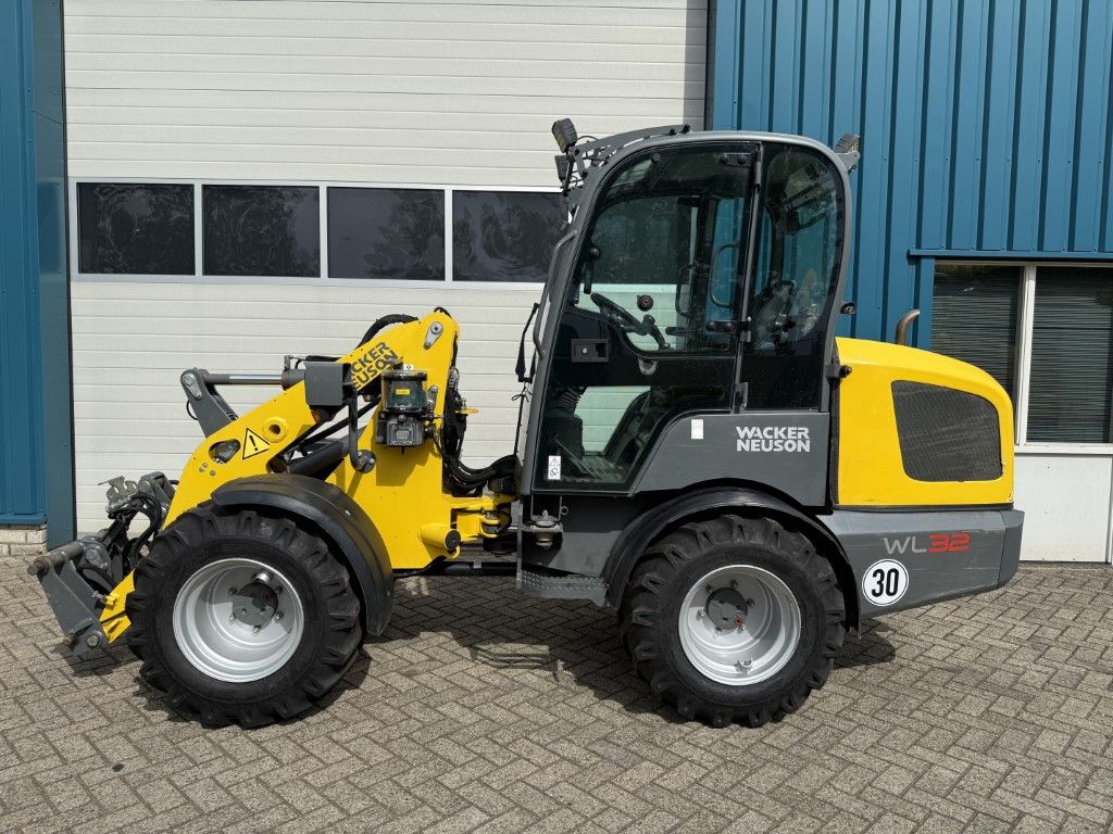 WACKER WL32 ( BJR 2015 ) 6400 UUR