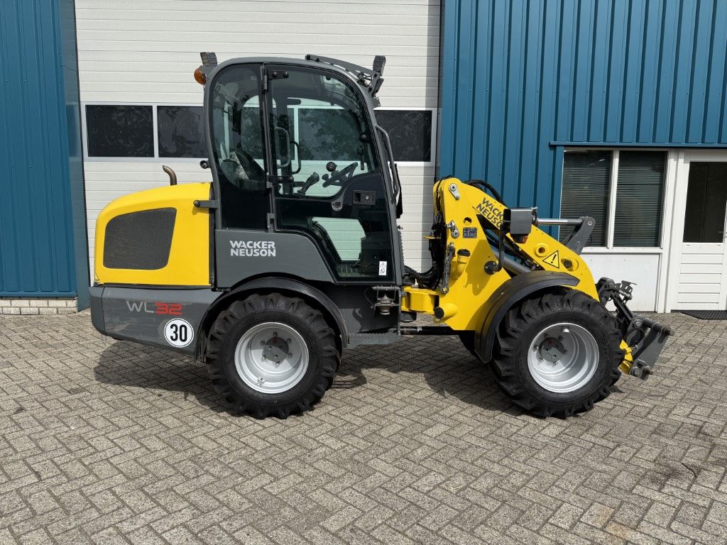 WACKER WL32 ( BJR 2015 ) 6400 UUR