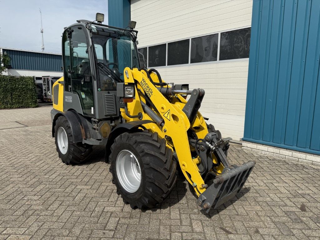 WACKER WL32 ( BJR 2015 ) 6400 UUR
