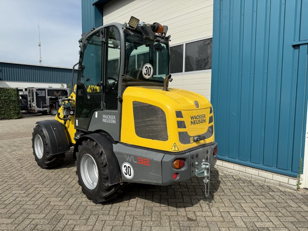WACKER WL32 ( BJR 2015 ) 6400 UUR