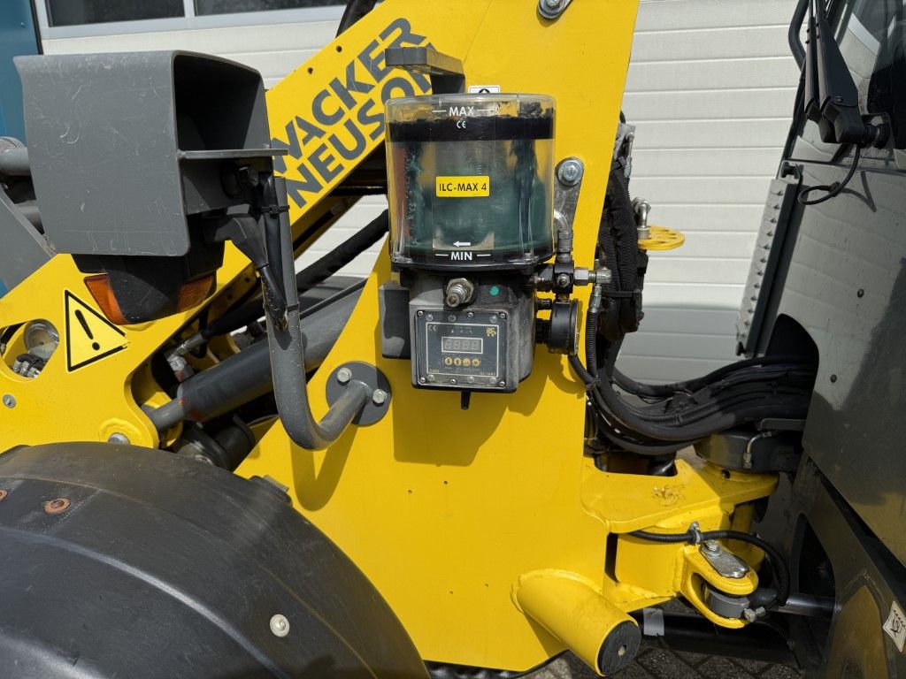 WACKER WL32 ( BJR 2015 ) 6400 UUR