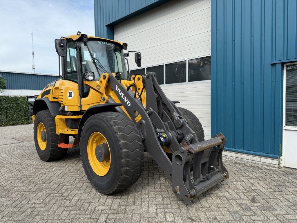 VOLVO L50H (BJR 2019 ) 3250 UUR