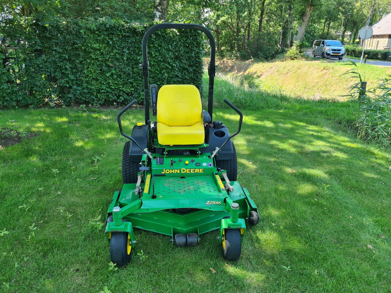 John Deere Ztrak 717 E zero turn zitmaaier mulch maaier.