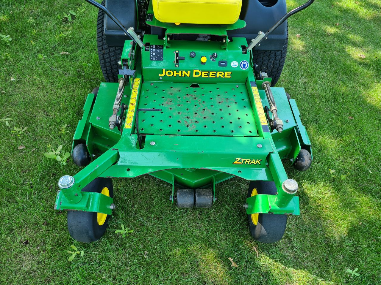 John Deere Ztrak 717 E zero turn zitmaaier mulch maaier.