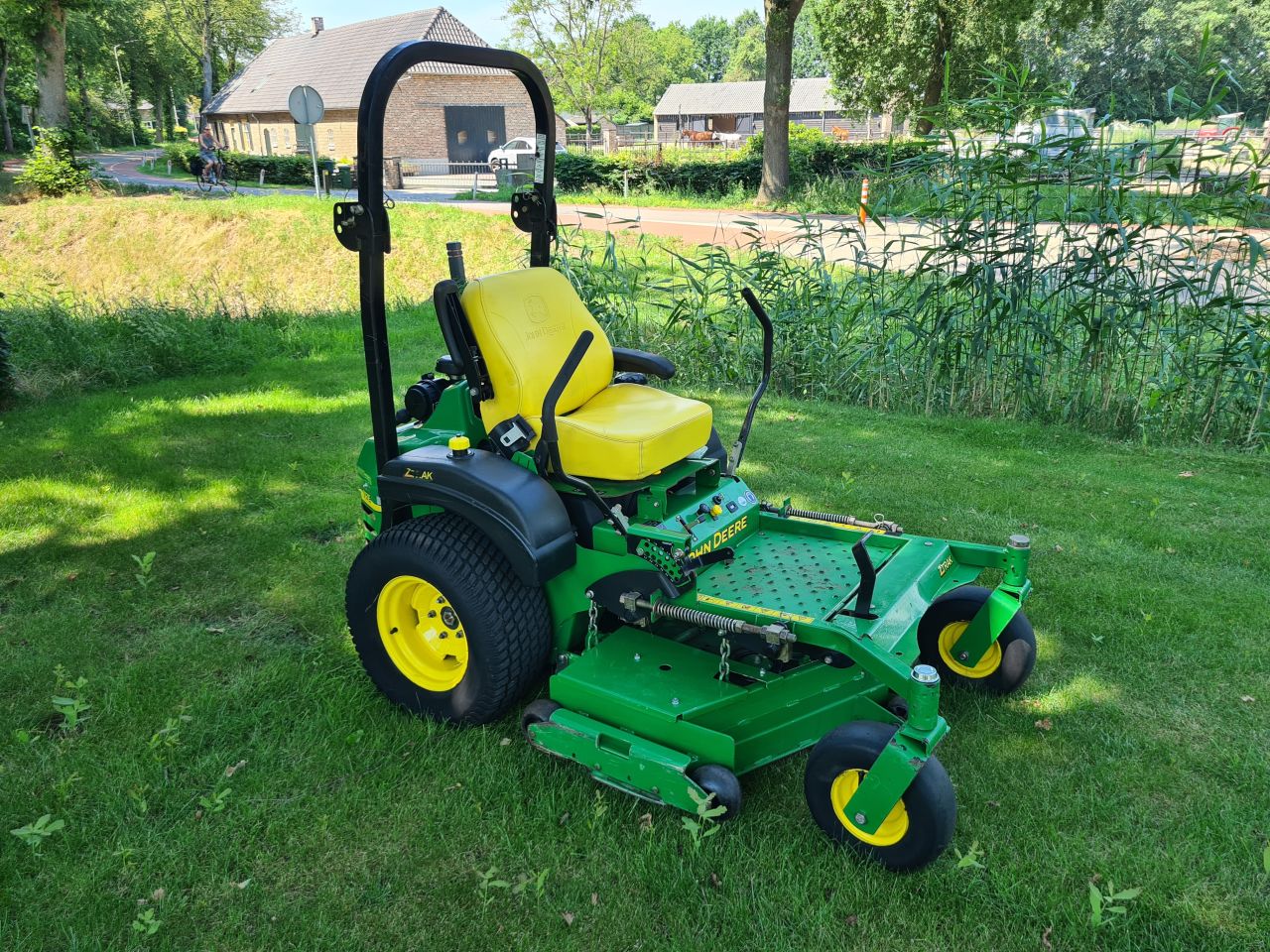 John Deere Ztrak 717 E zero turn zitmaaier mulch maaier.