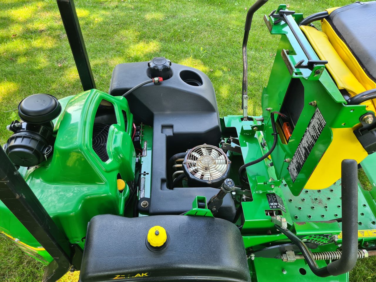 John Deere Ztrak 717 E zero turn zitmaaier mulch maaier.