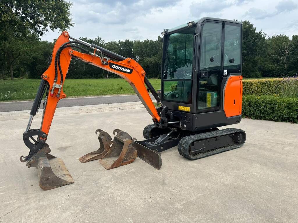 Doosan dx19