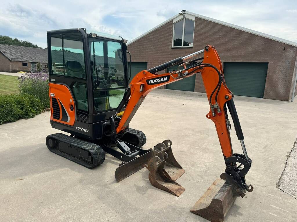 Doosan dx19
