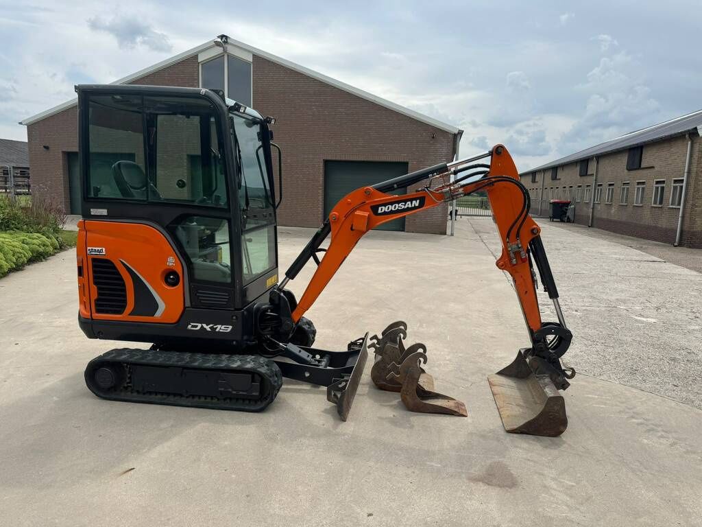 Doosan dx19