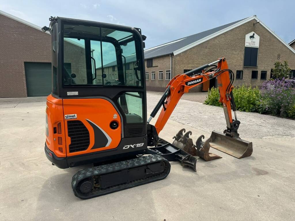 Doosan dx19