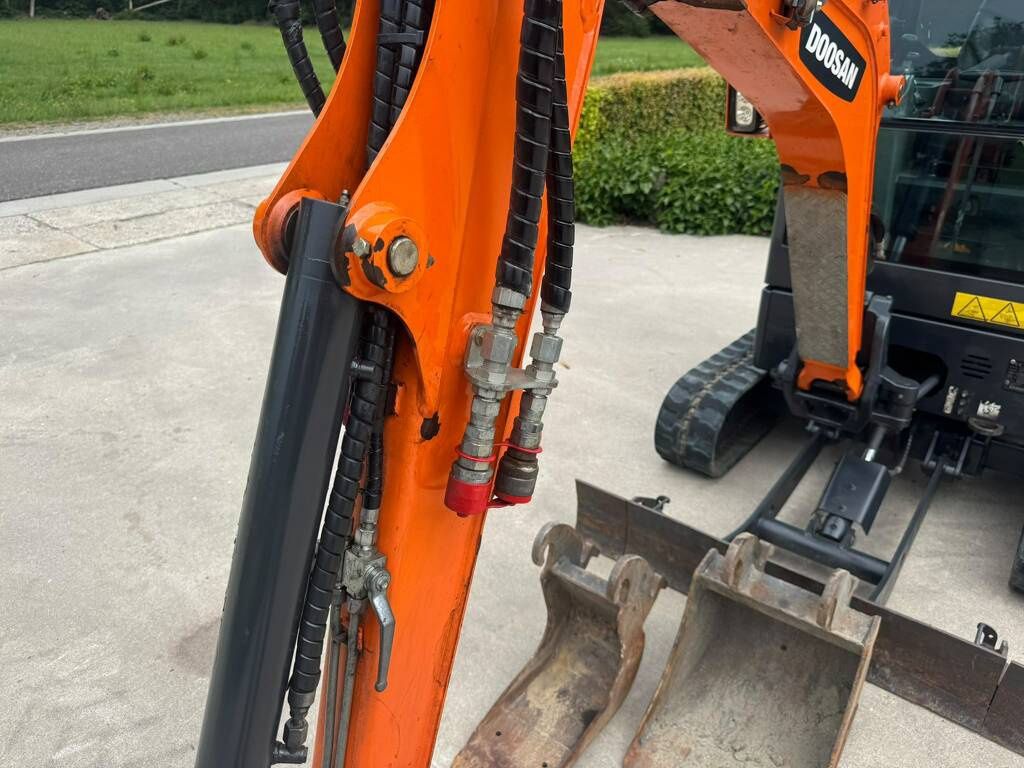 Doosan dx19
