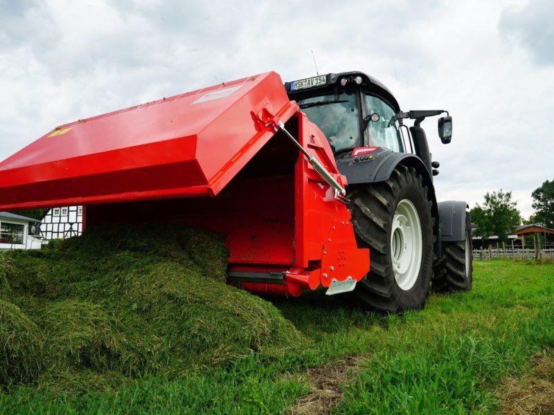 DRAGONE AB 200 /Schlegel mit Sammelbehälter für Traktor-
