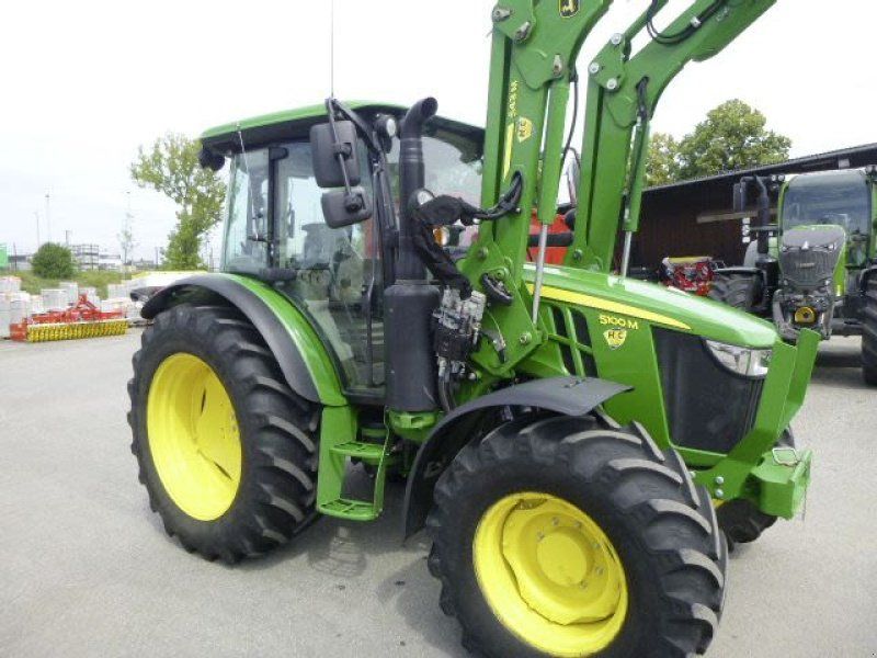 John Deere 5100 M