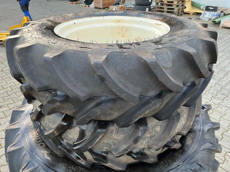 Firestone 320/85R24 + 13.6R38 Taurus