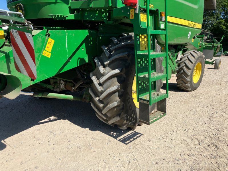 John Deere T560