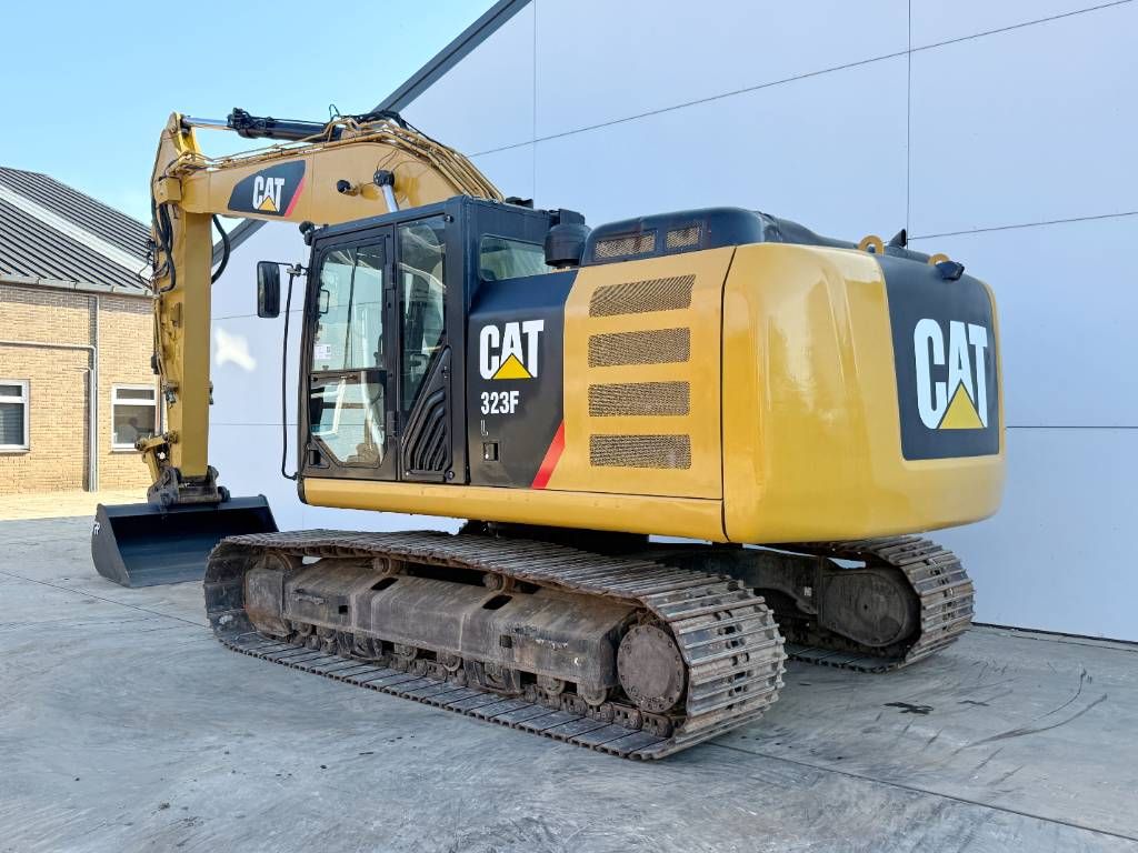 CAT 323FL - New Bucket / Hammer Lines / Camera